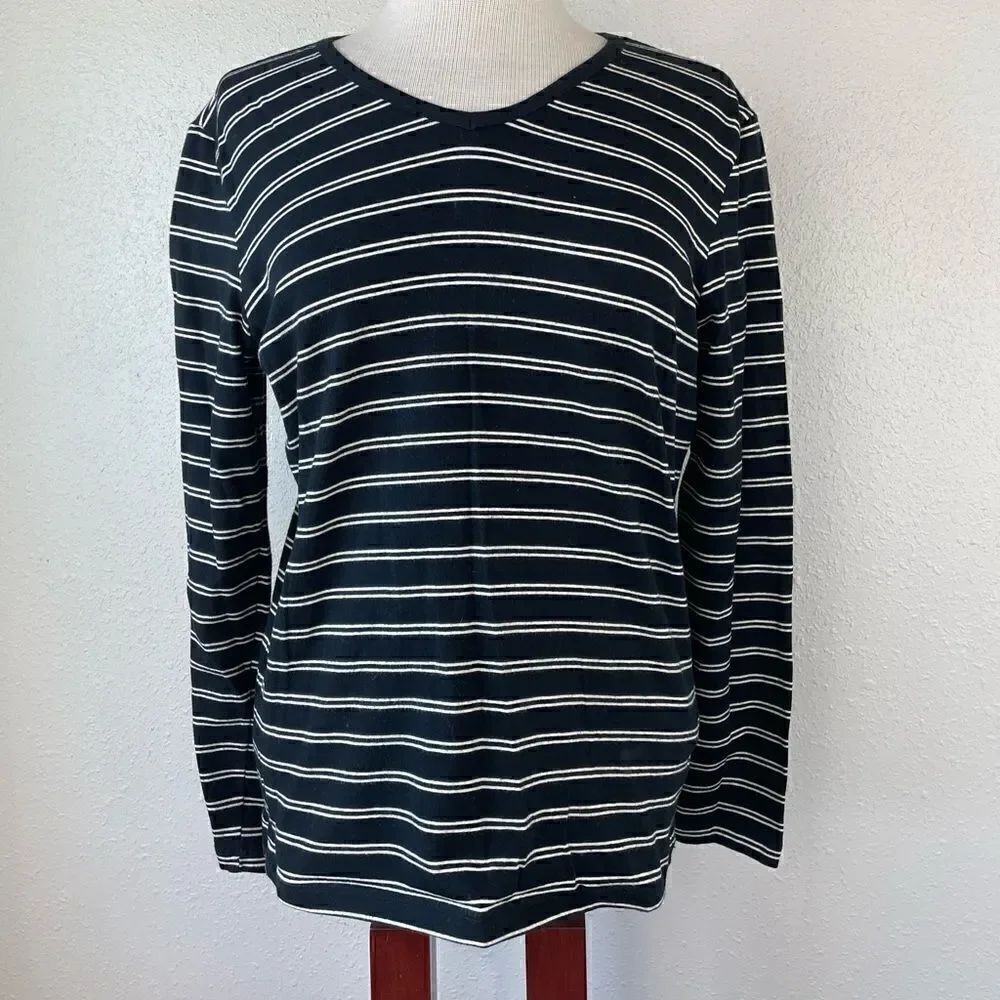 Pre-Owed Liz Claiborne Womens V-Neck Black and White Stripped Long Sleeve Top S